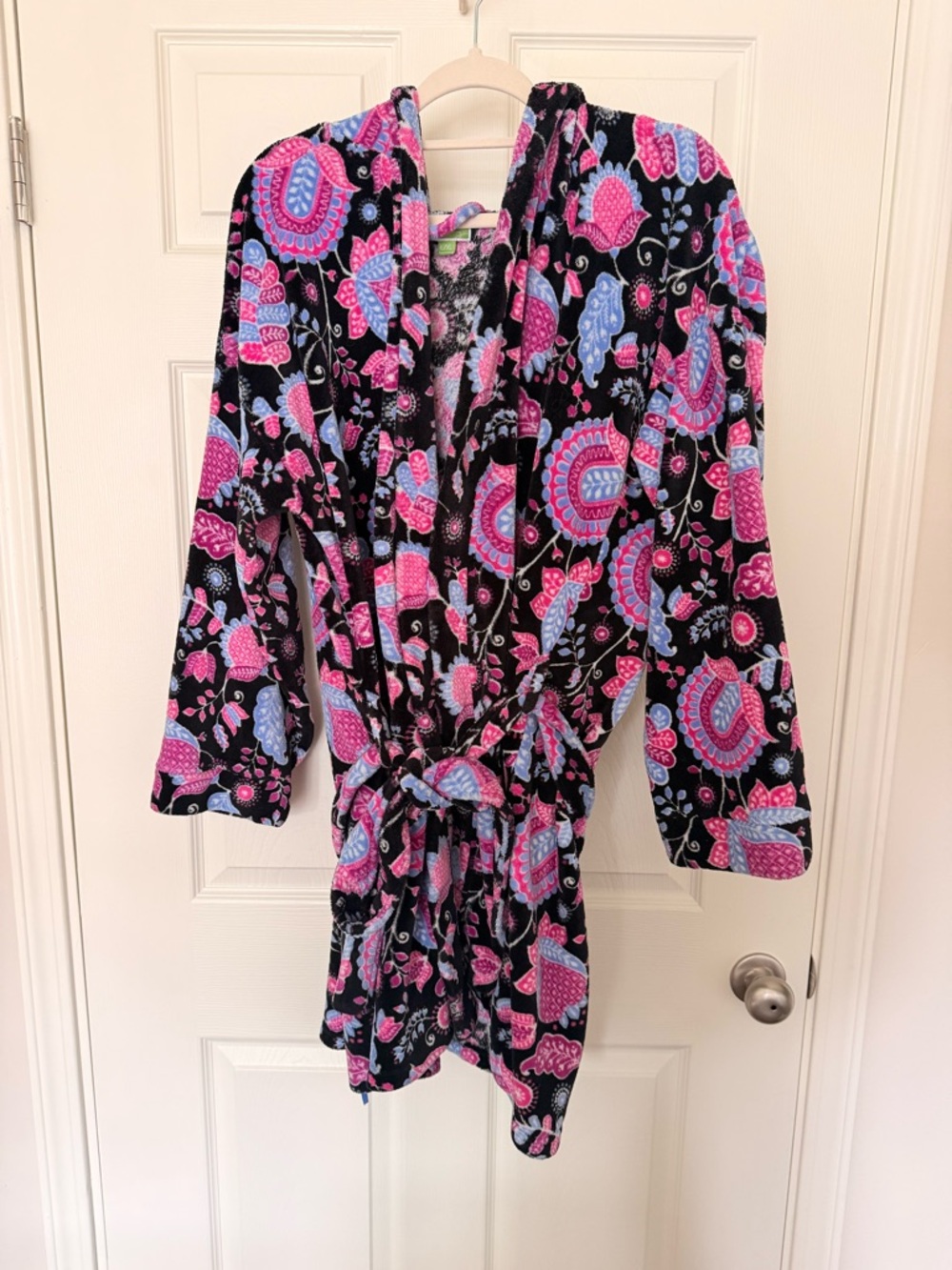Vera Bradley Black Robe with Pink & Blue Paisley Print